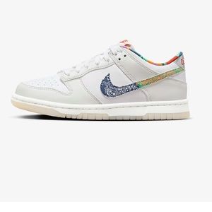 Nike dunks (big kid size)